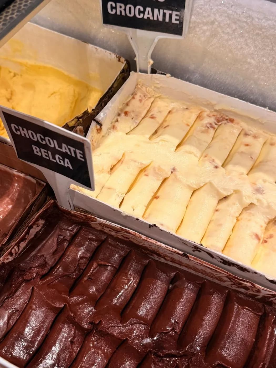 Marmita de sorvete de chocolate